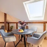 Special Roger F Rabbit 4 Apartment, Roche Towers, 10-Star