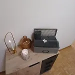 4 Zimmer, 6 Betten, Neu Moebliert, Im Zentrum