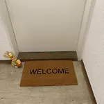 4 Zimmer, 6 Betten, Neu Moebliert, Im Zentrum