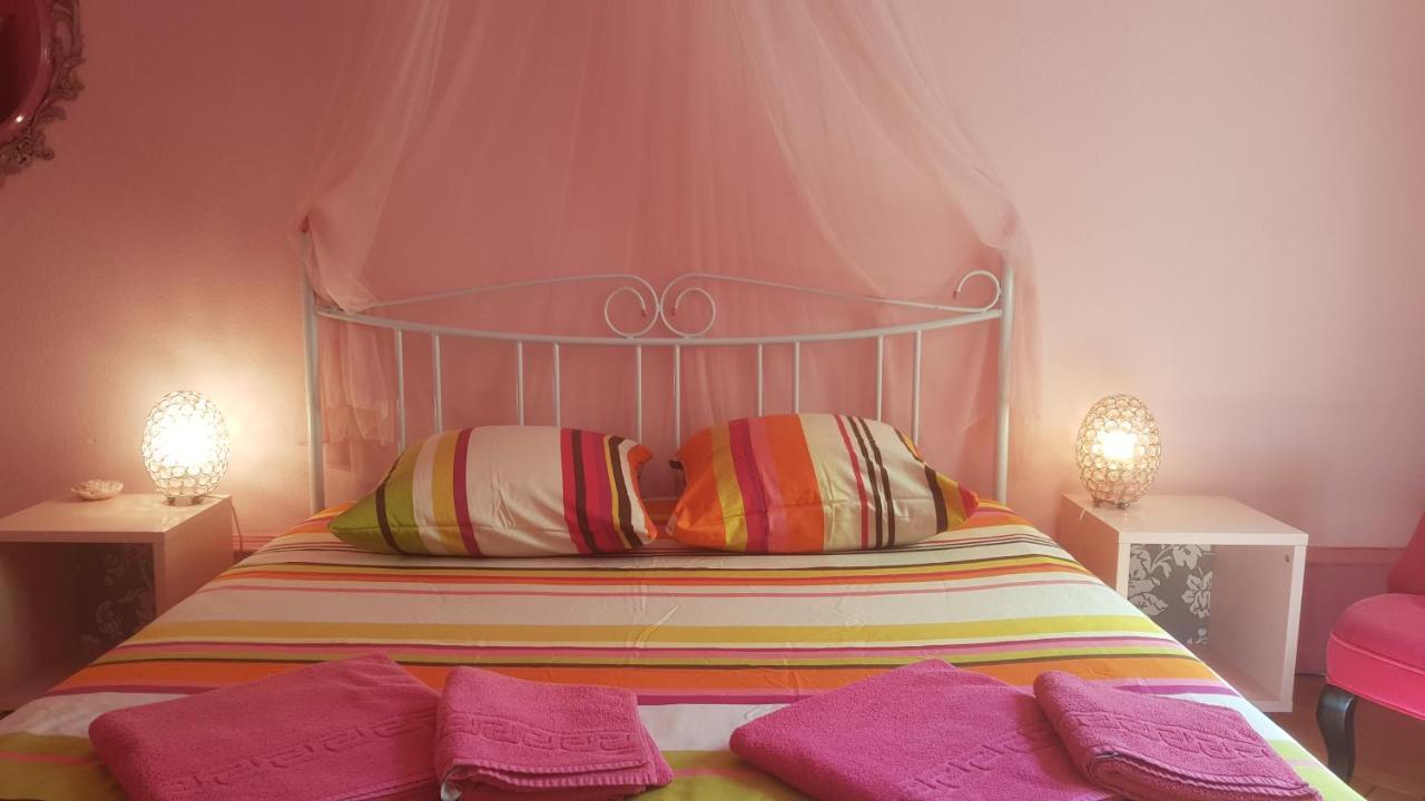 La Vie En Rose Acomodação com café da manhã  Basileia