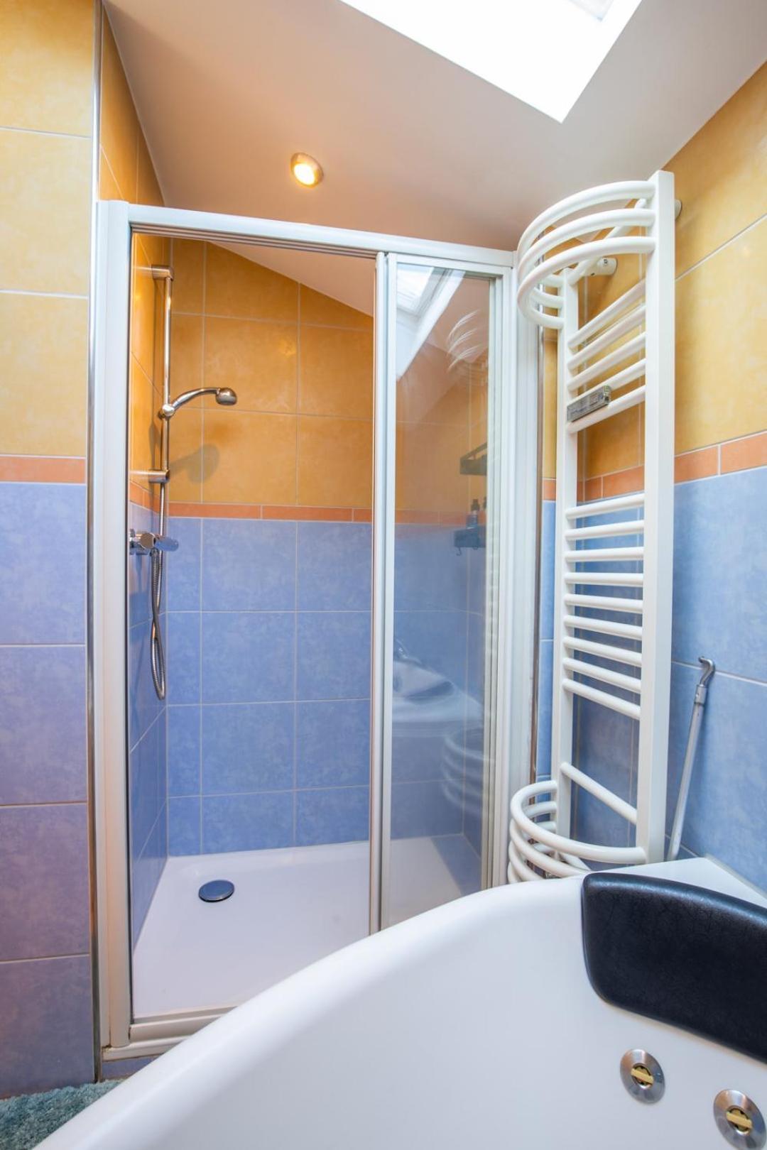 Special Roger F Rabbit 4 Apartment, Roche Towers, 10-star Apartment