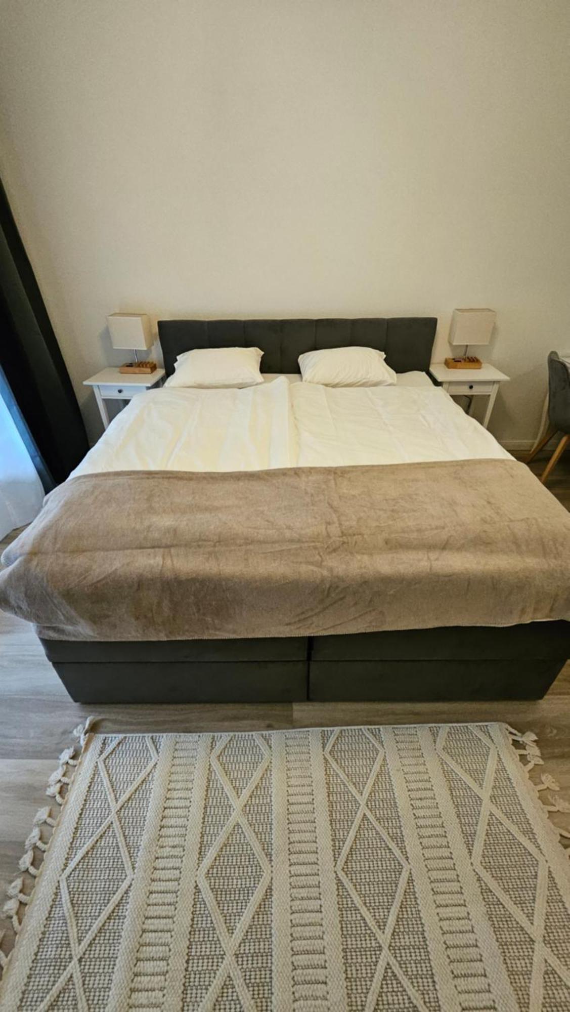 Ruhige 2-zi-wohnung Mit Garage Appartement *