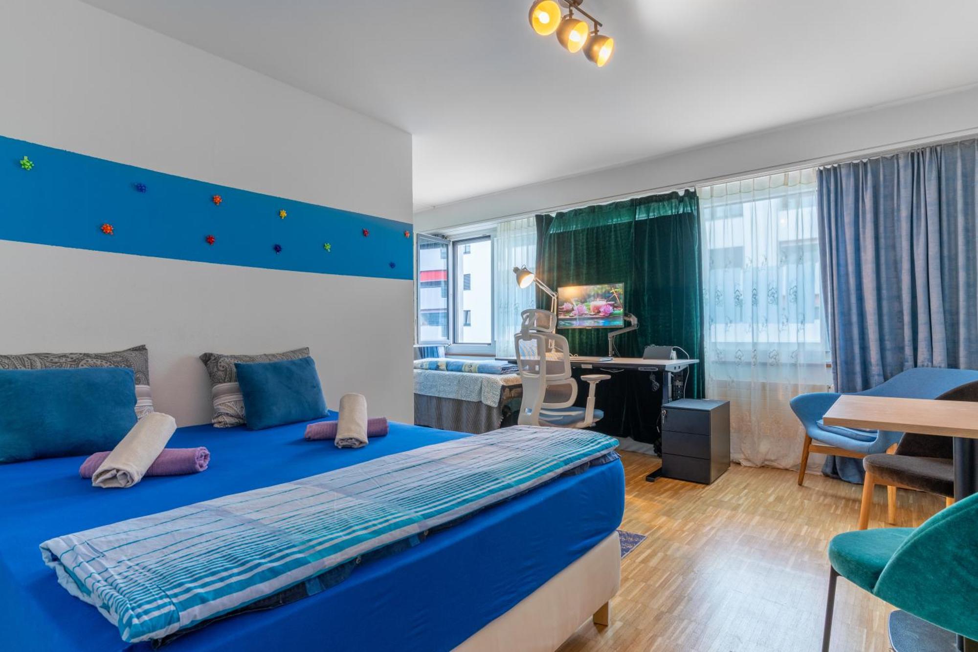 Bright Flat With Workspace Near Downton Apartment *