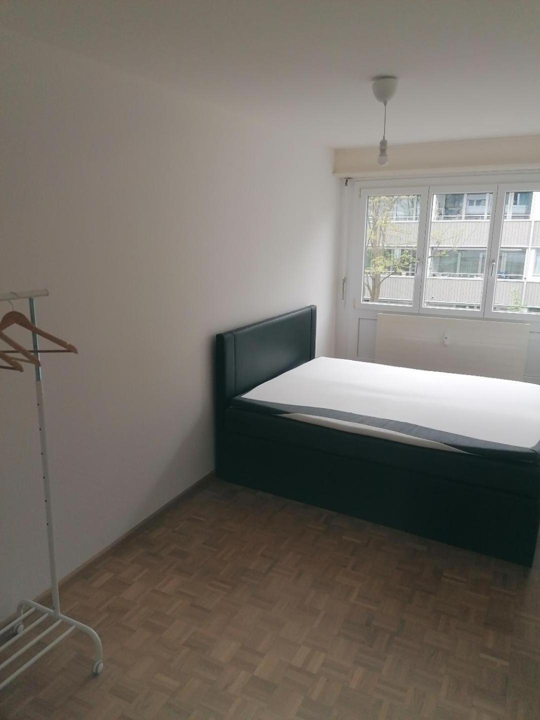 3 Rooms, 2 King-size Beds, *