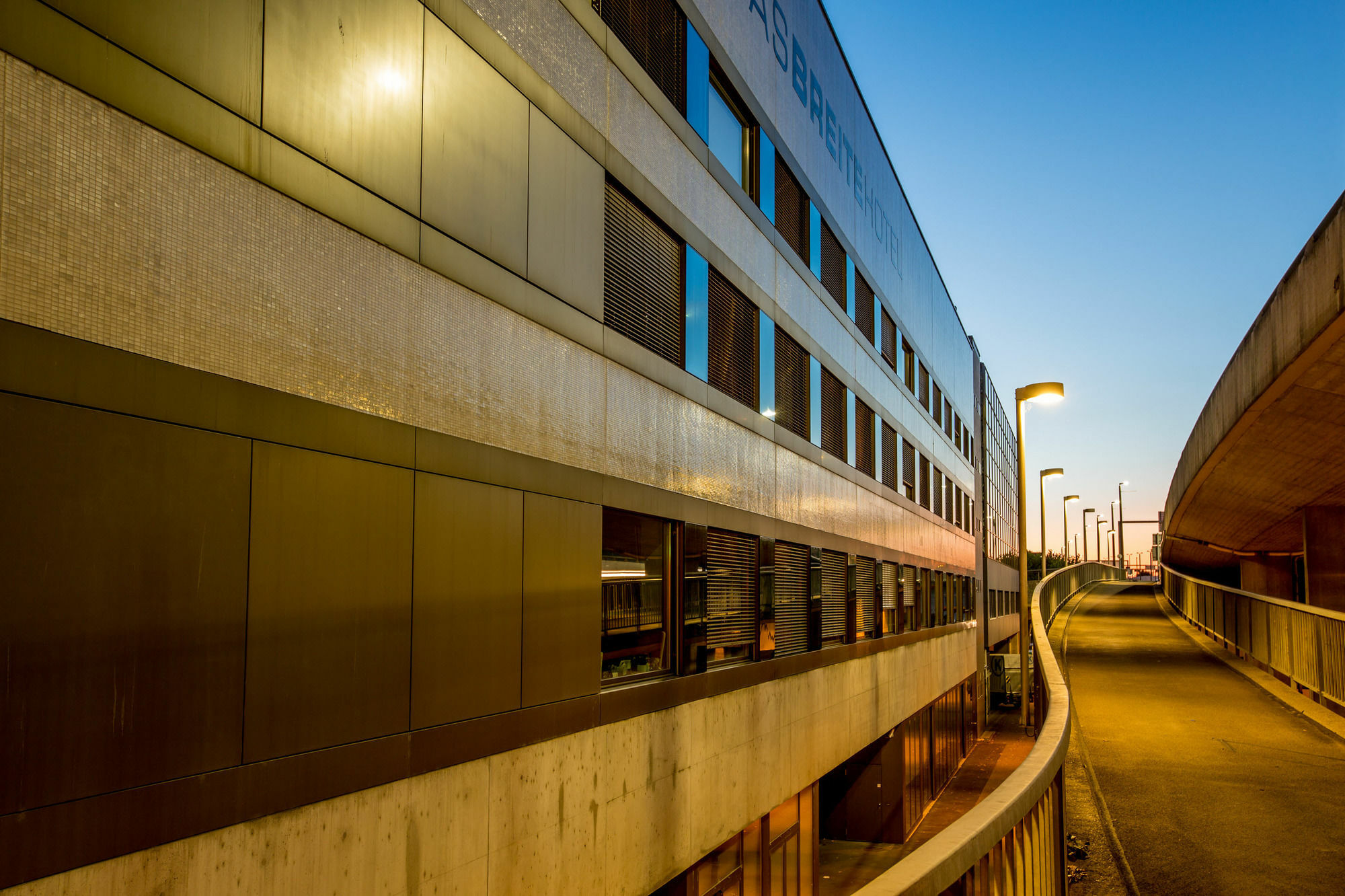 Dasbreitehotel Am Rhein Basel