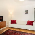 Spacious Apartment Next To Park With Free Baselcard