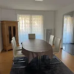 Ruhige Und Zentrale Wohnung
