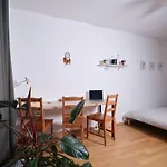 Doppelzimmer In Der Naehe Des Flusses Und Stadions