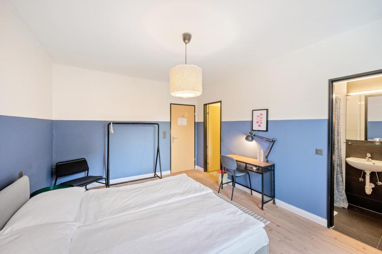 Hotel Becozy Self Check-in Pop-up 3*