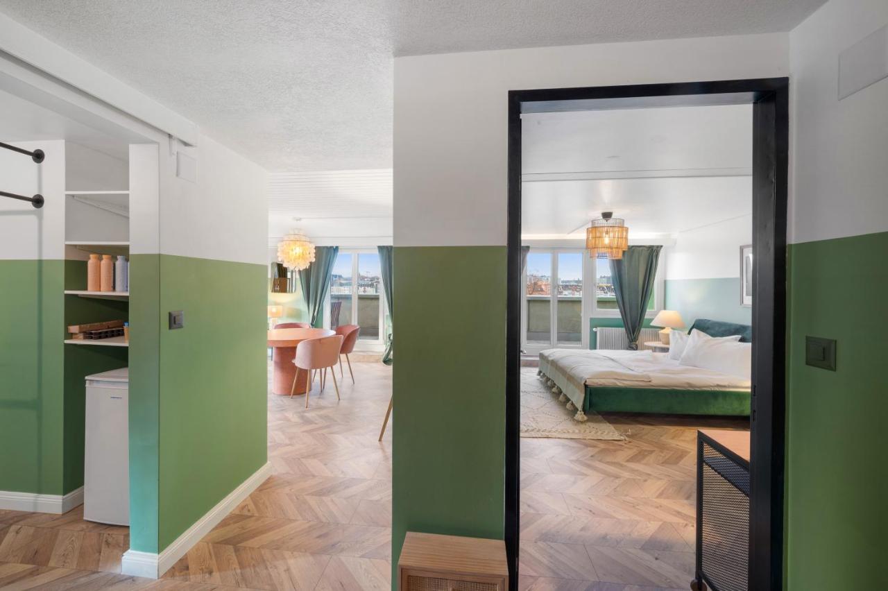 Hotel Becozy Self Check-in Pop-up 3*