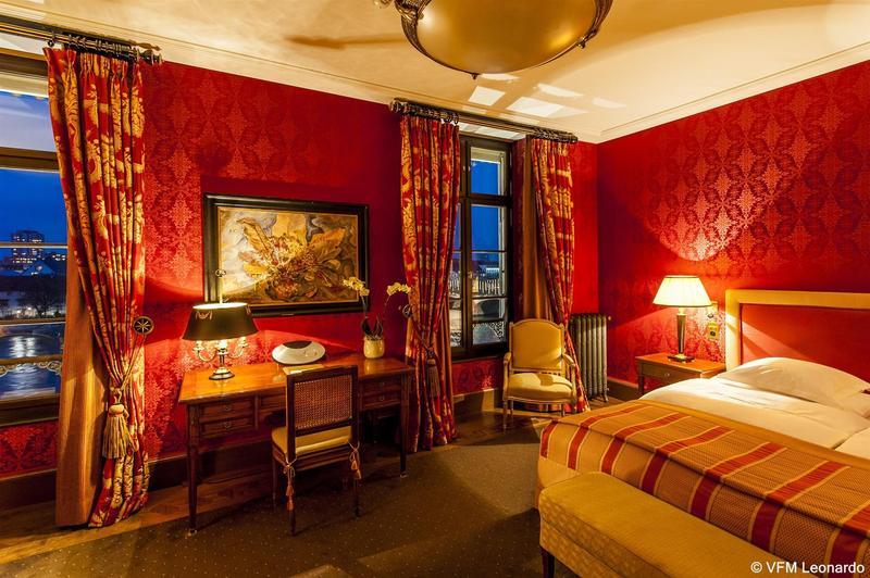 Grand Les Trois Rois Hotel 5*