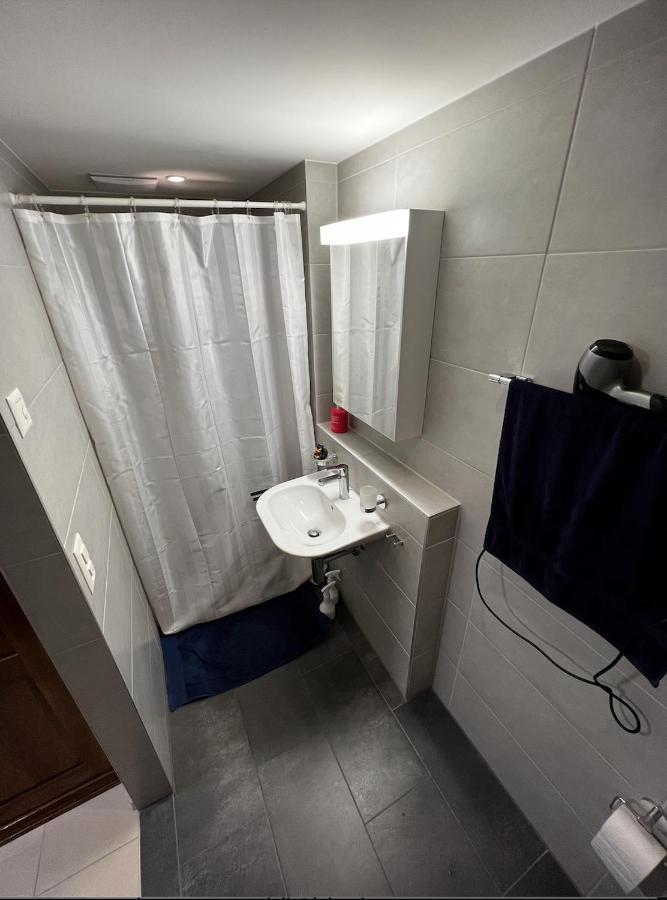 Cozy New Flat 40sqm, Onfront Busstation, 10min To Centre *