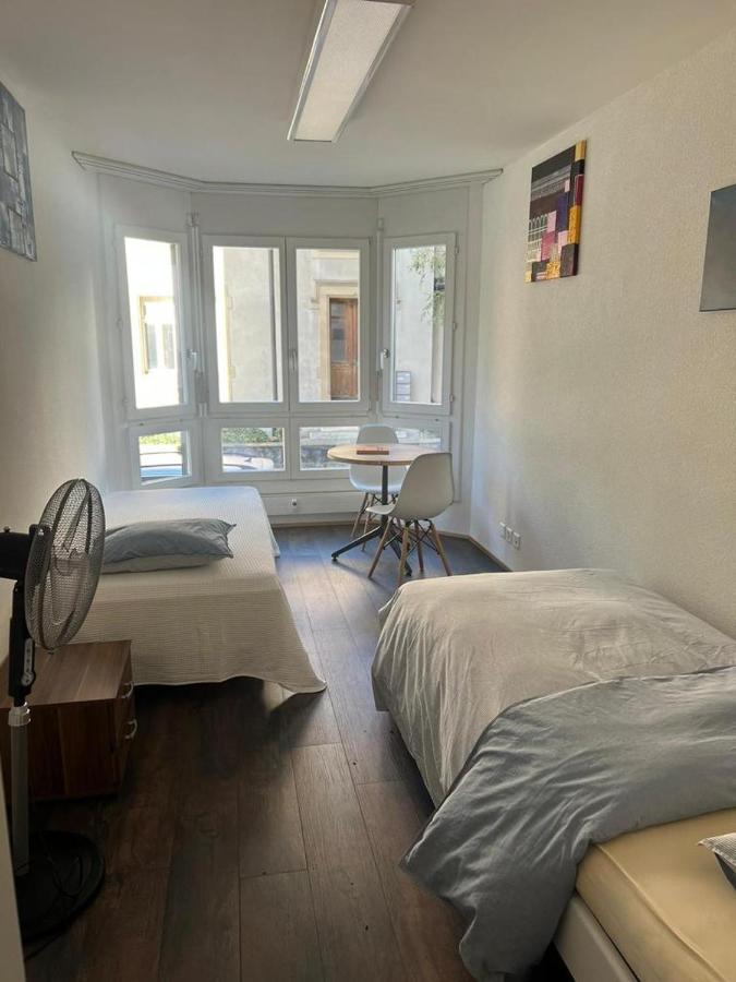 Auberge de jeunesse Basel-stadt Gundeldingen 402, Wc In The Hallway, Outside The