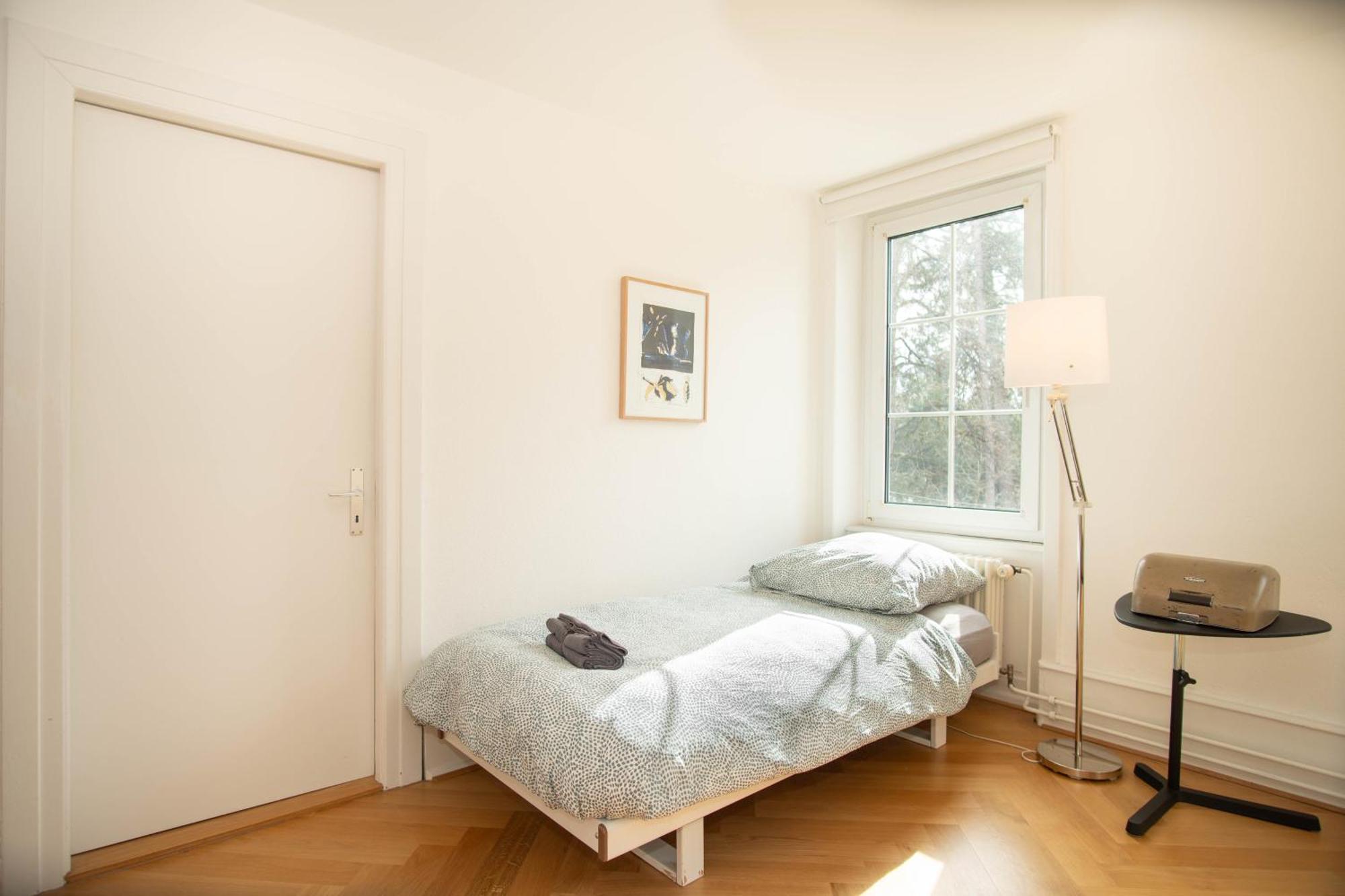 Spacious Next To Park With Free Baselcard