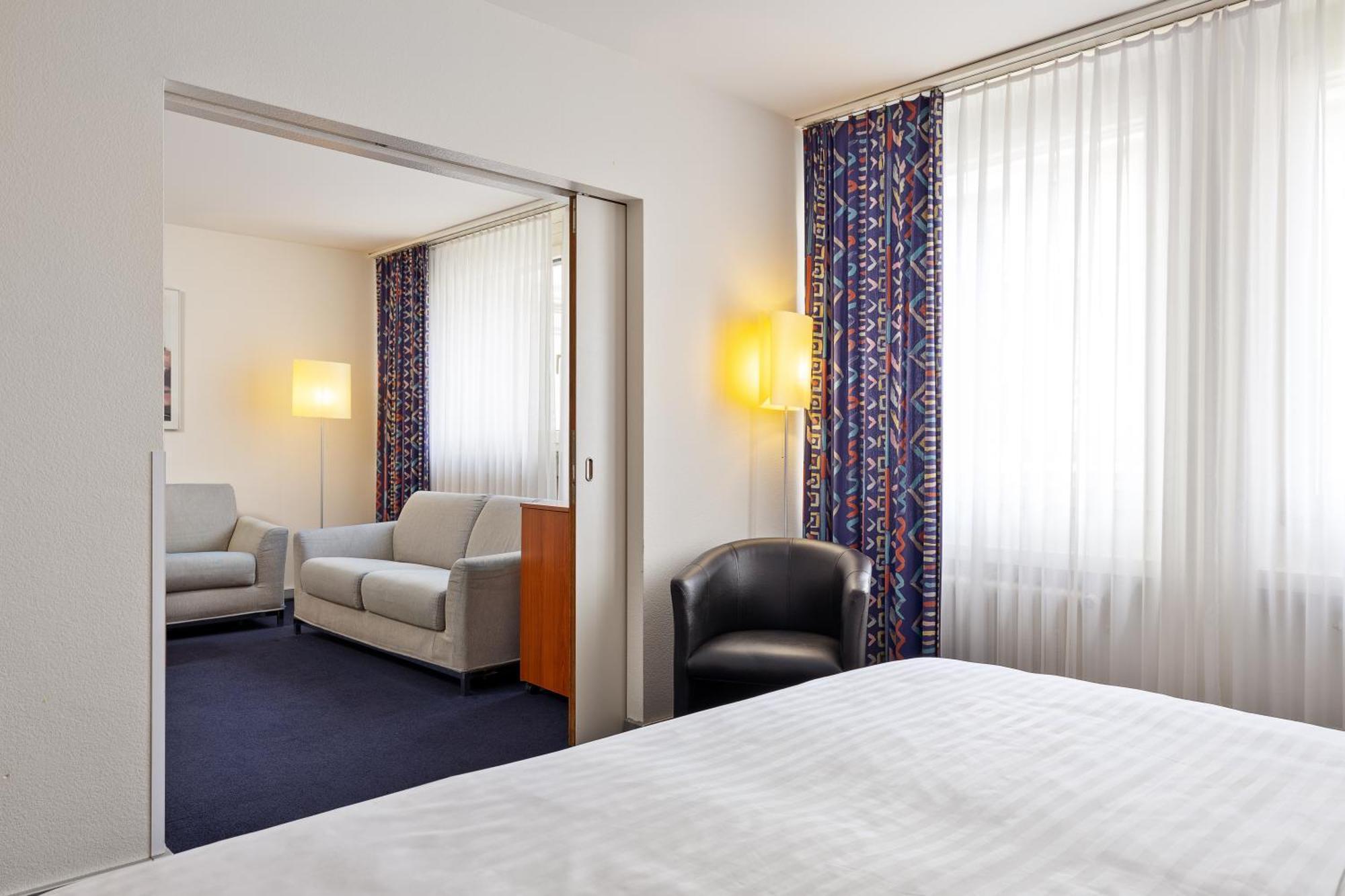 Hotel Merian Am Rhein 4*