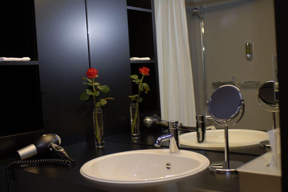 Dasbreitehotel Am Rhein Bazel