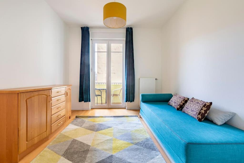 Quiet And Bright Near Everything Apartment