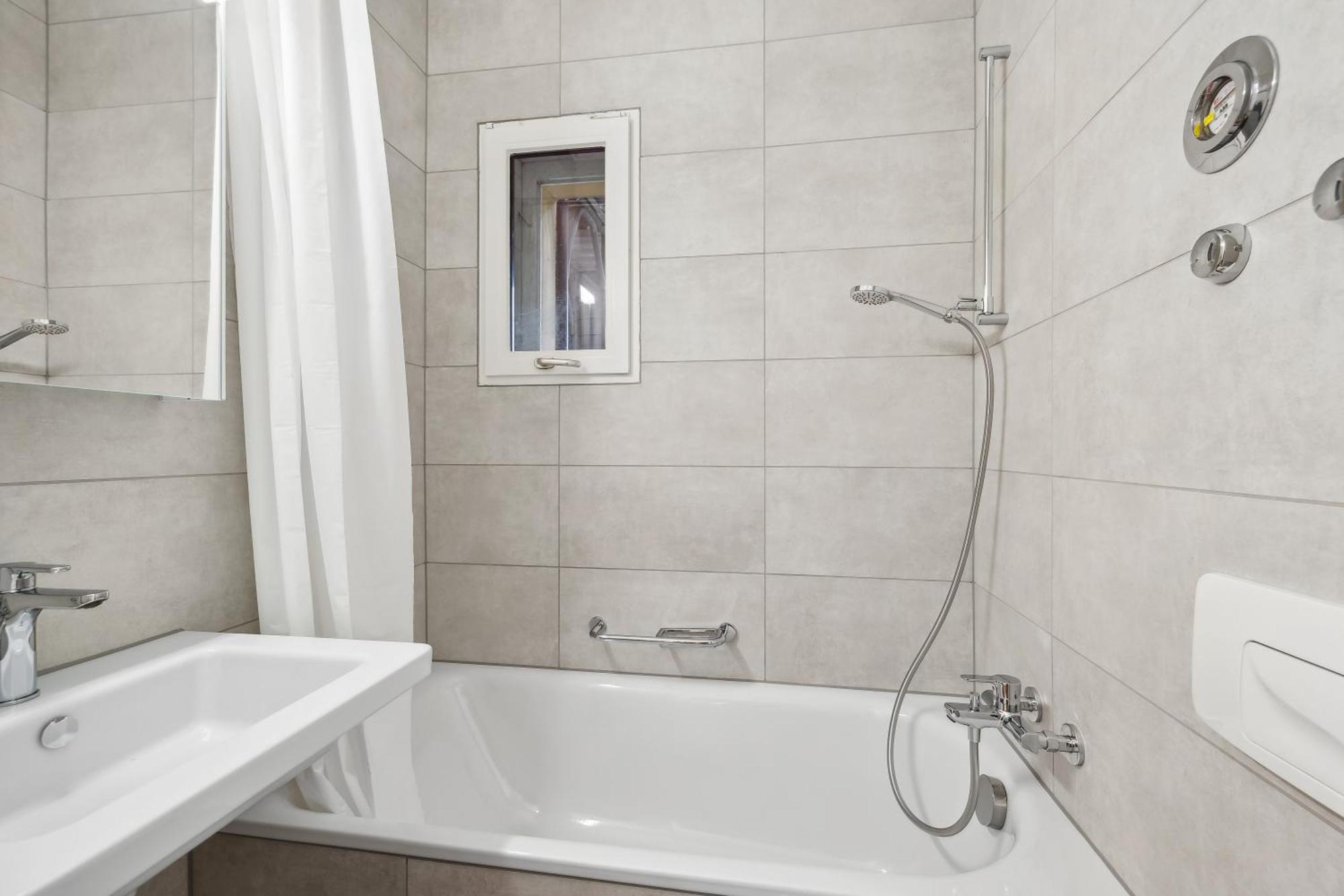 The R Chrischona Apartamento