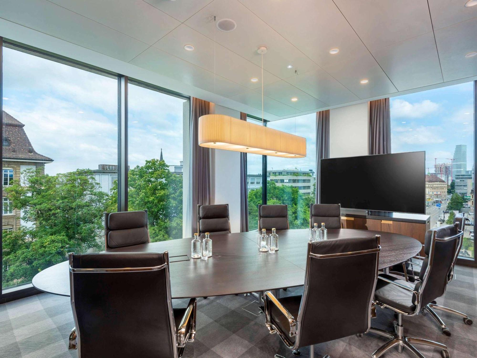 Moevenpick Hotel 4*