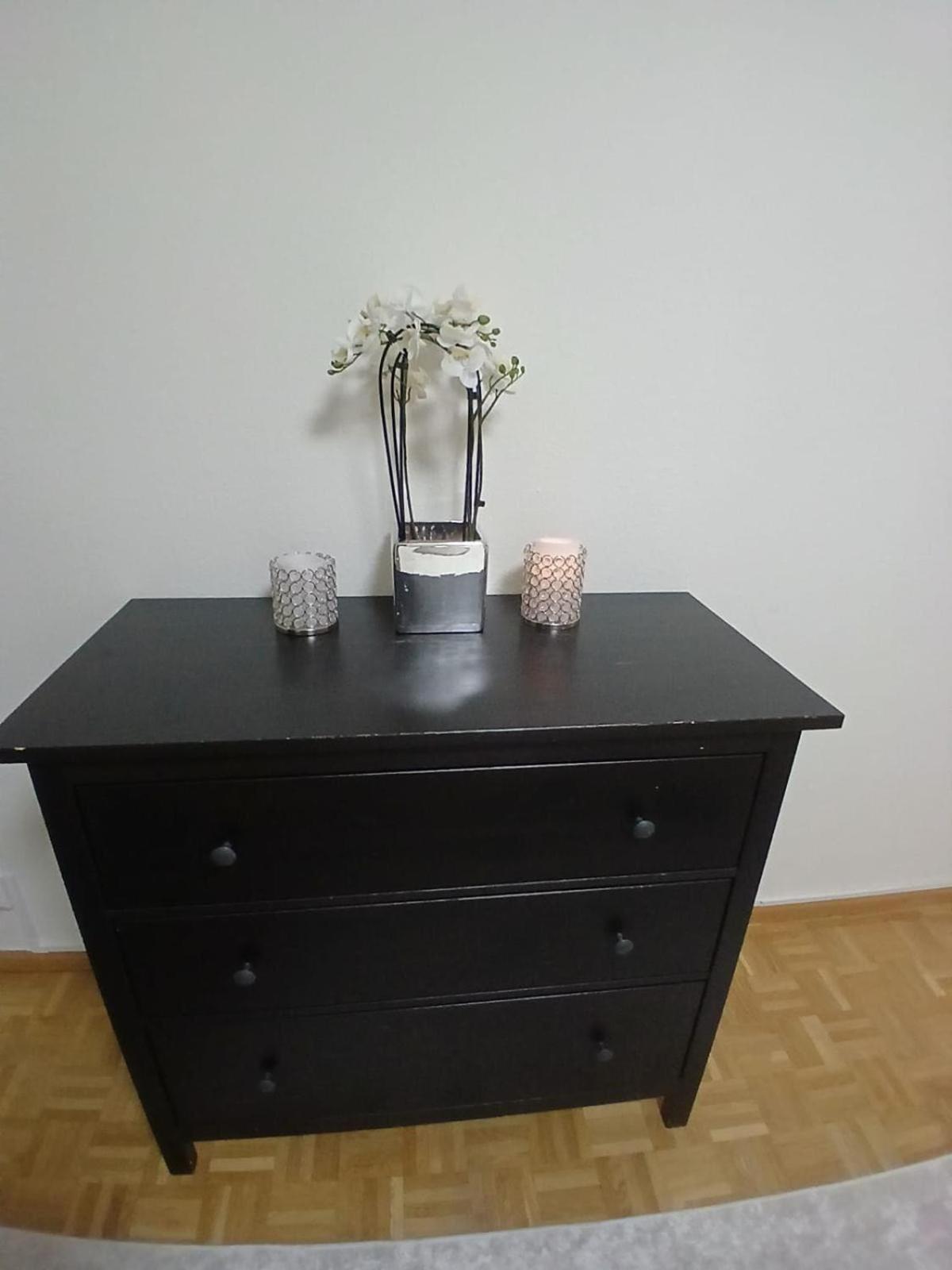 4 Zimmer, 6 Betten, Neu Moebliert, Im Zentrum