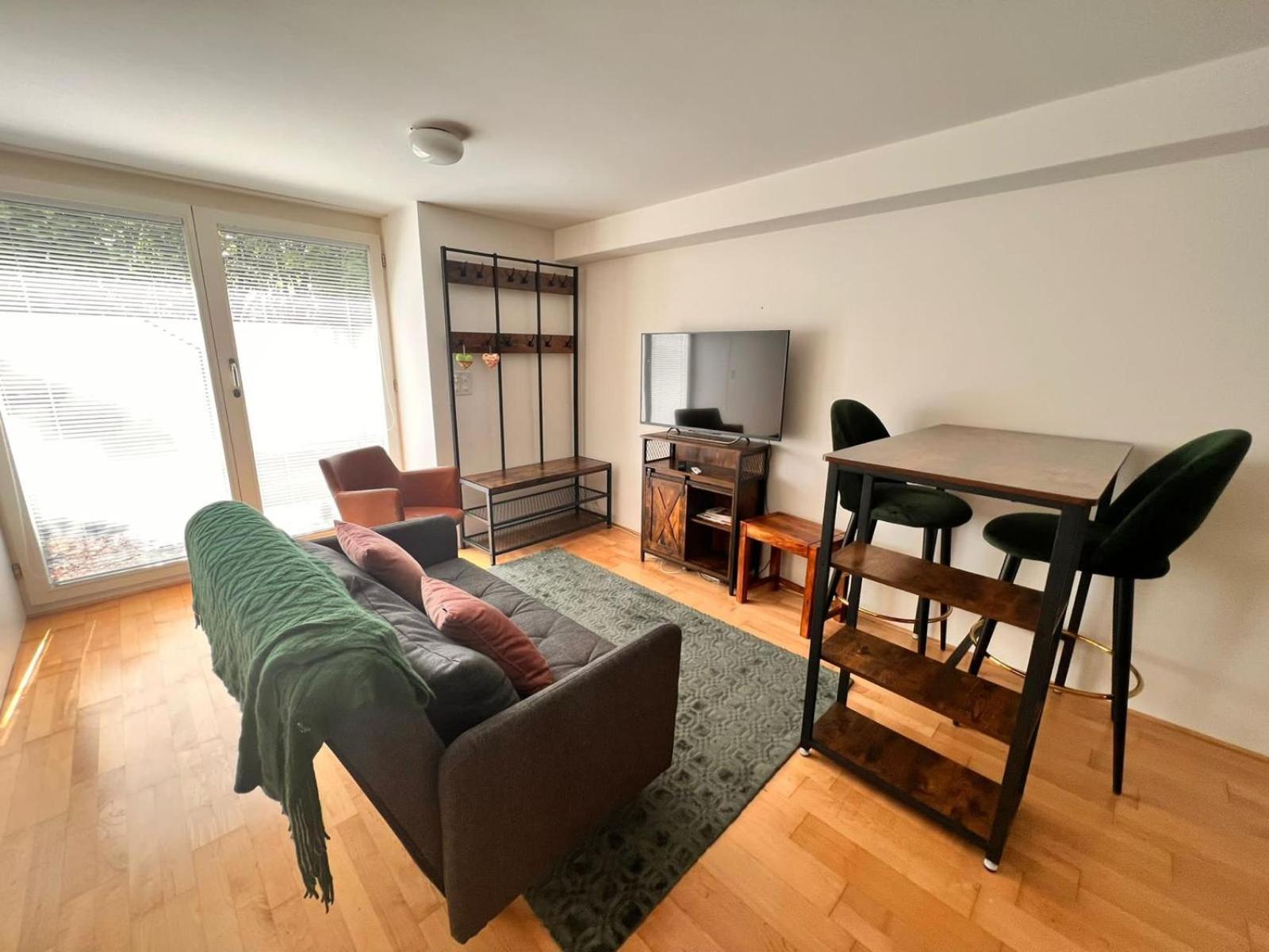 Apartment 57 - Two Bus Stops Or 15 Minutes Walking Distance To Esc Event Basel