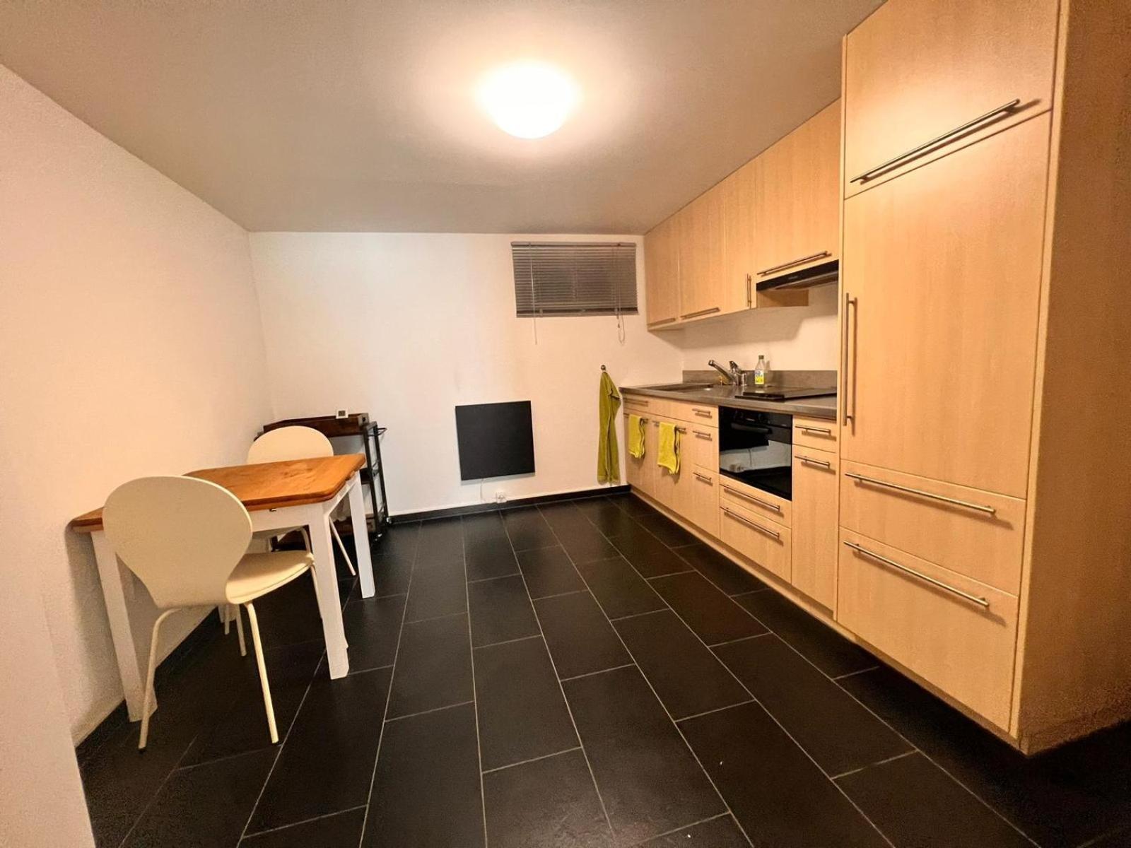 57 - Two Bus Stops Or 15 Minutes Walking Distance To Esc Event Apartment