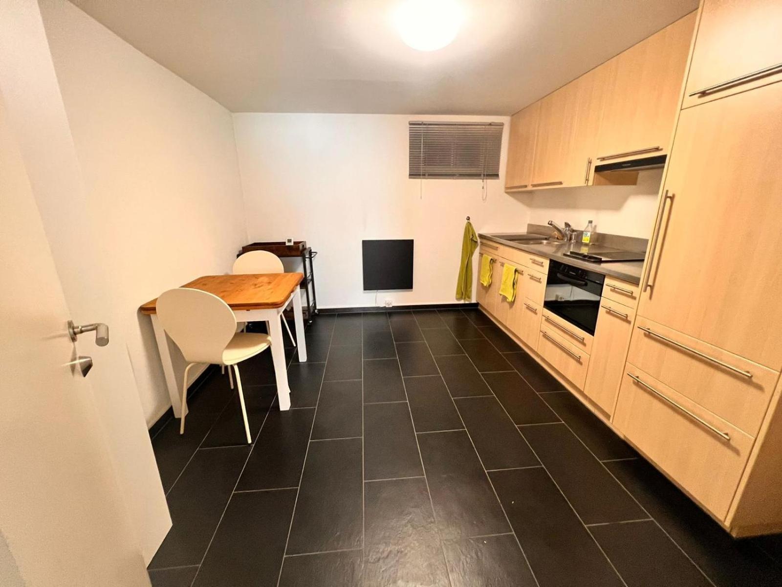 57 - Two Bus Stops Or 15 Minutes Walking Distance To Esc Event Apartment