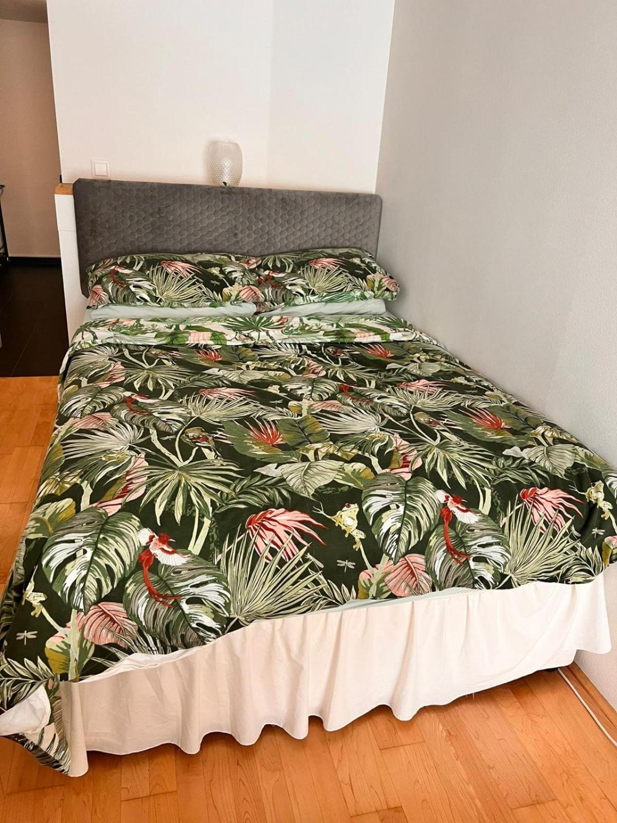 Apartment 57 - Two Bus Stops Or 15 Minutes Walking Distance To Esc Event