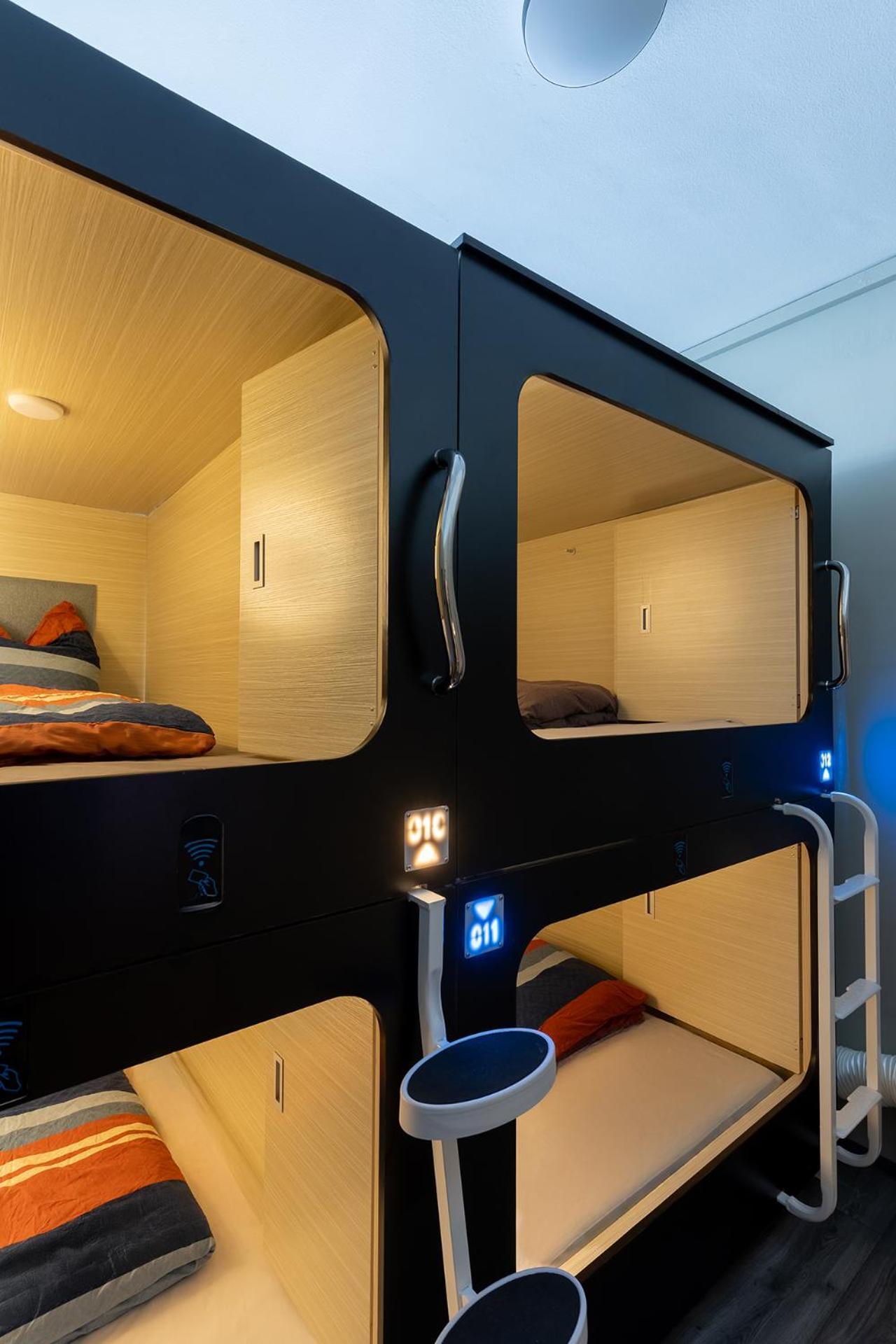 Mue Cubes - Capsule Capsule hotel Basel