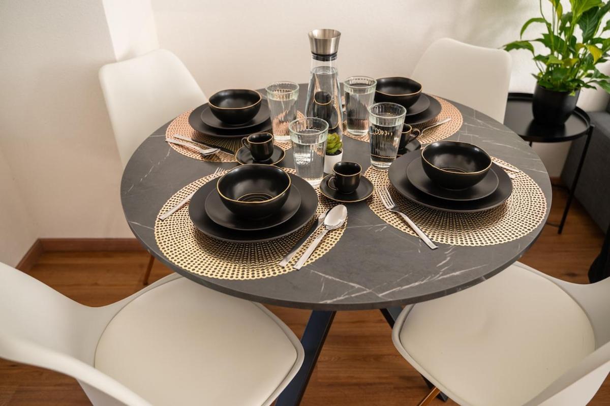 Special Trio Picasso Basel, Bahnhof Grossbasel 10-star Apartment *