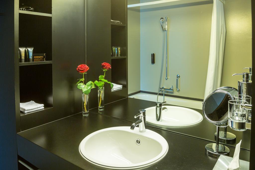 Dasbreitehotel Am Rhein Bazel