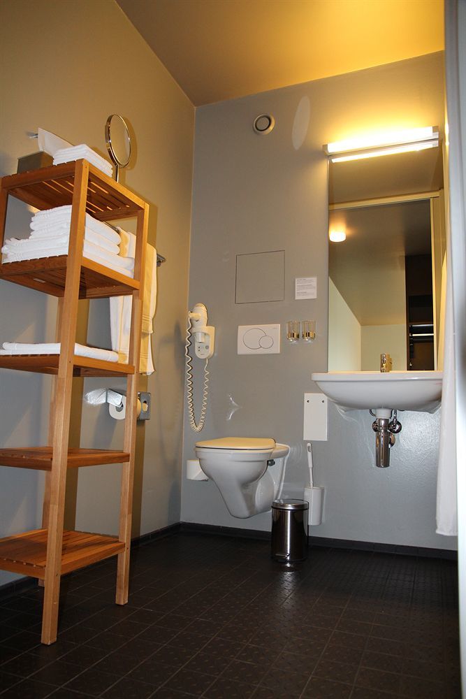 Dasbreitehotel Am Rhein Bazel