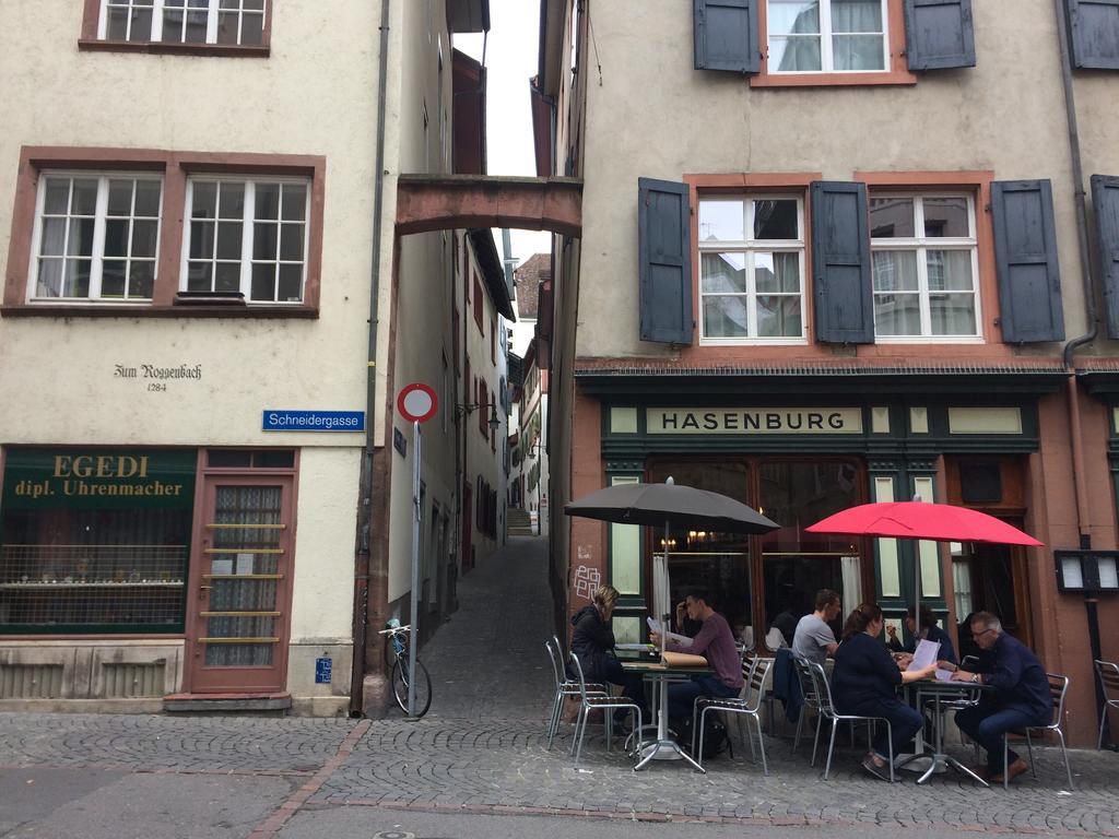 In Swiss - Rathaus From 1284 Historical Apartment Basel