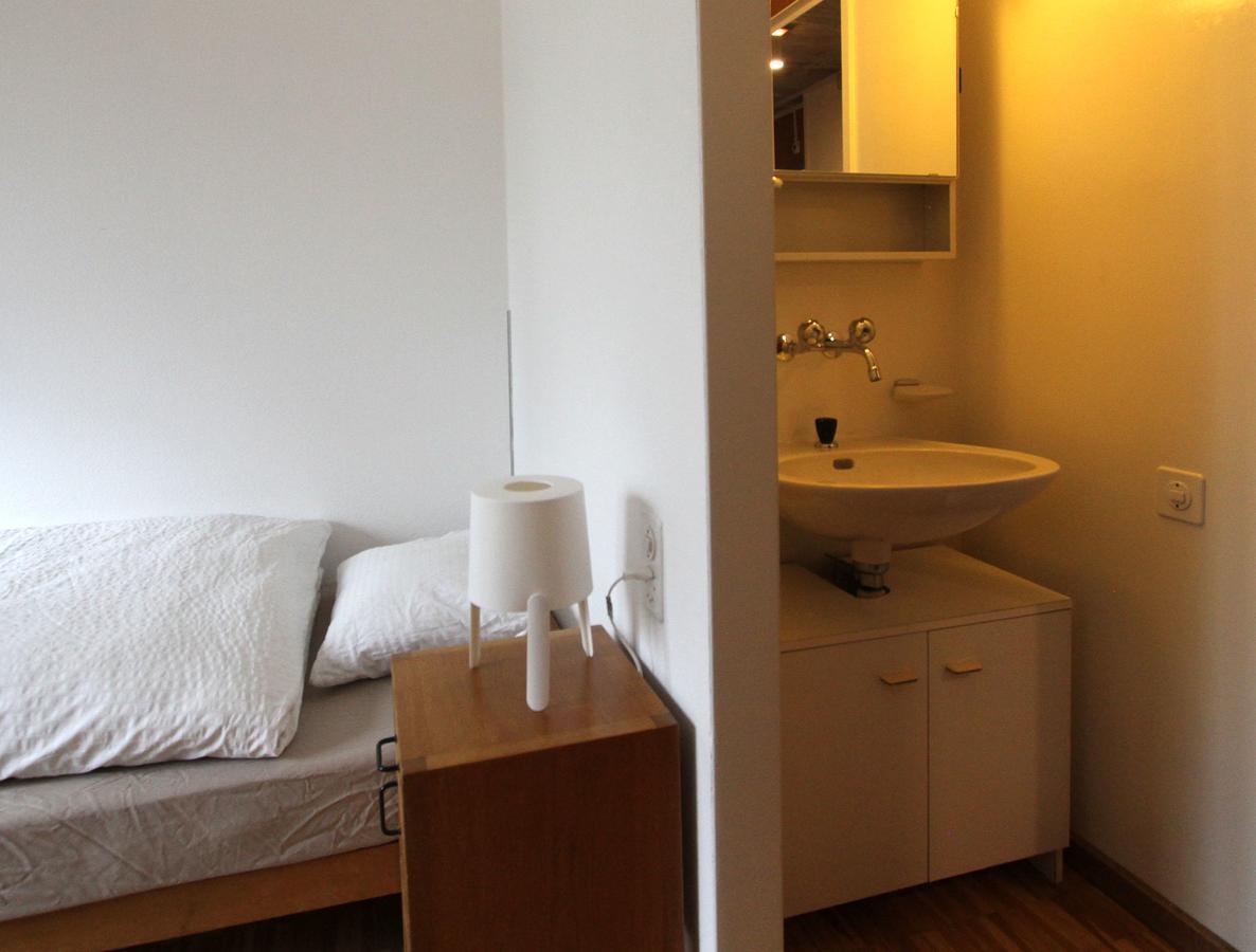 Aparthotel Holee123 *