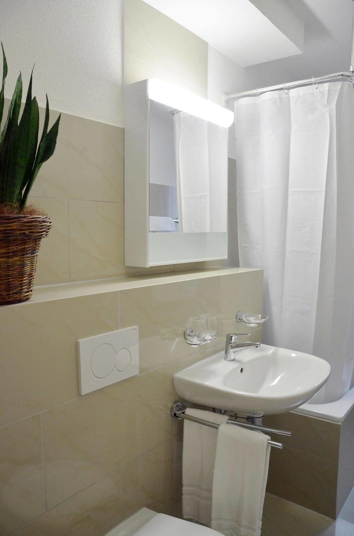 Rent A Landskronstrasse - Self Check-in Apartment Basel