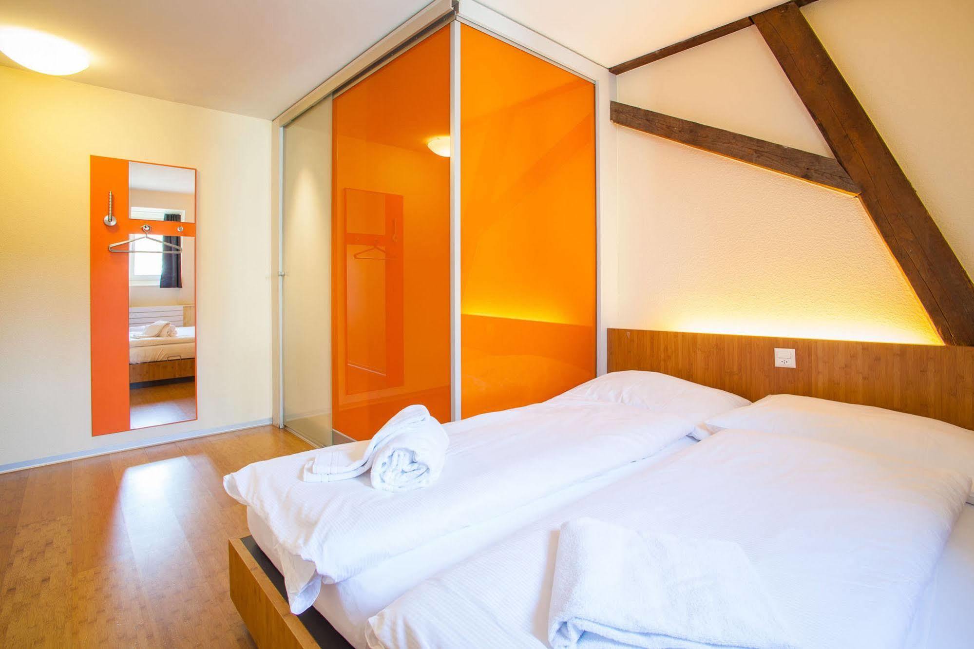 Easyhotel - Self Service And Self Check-in *