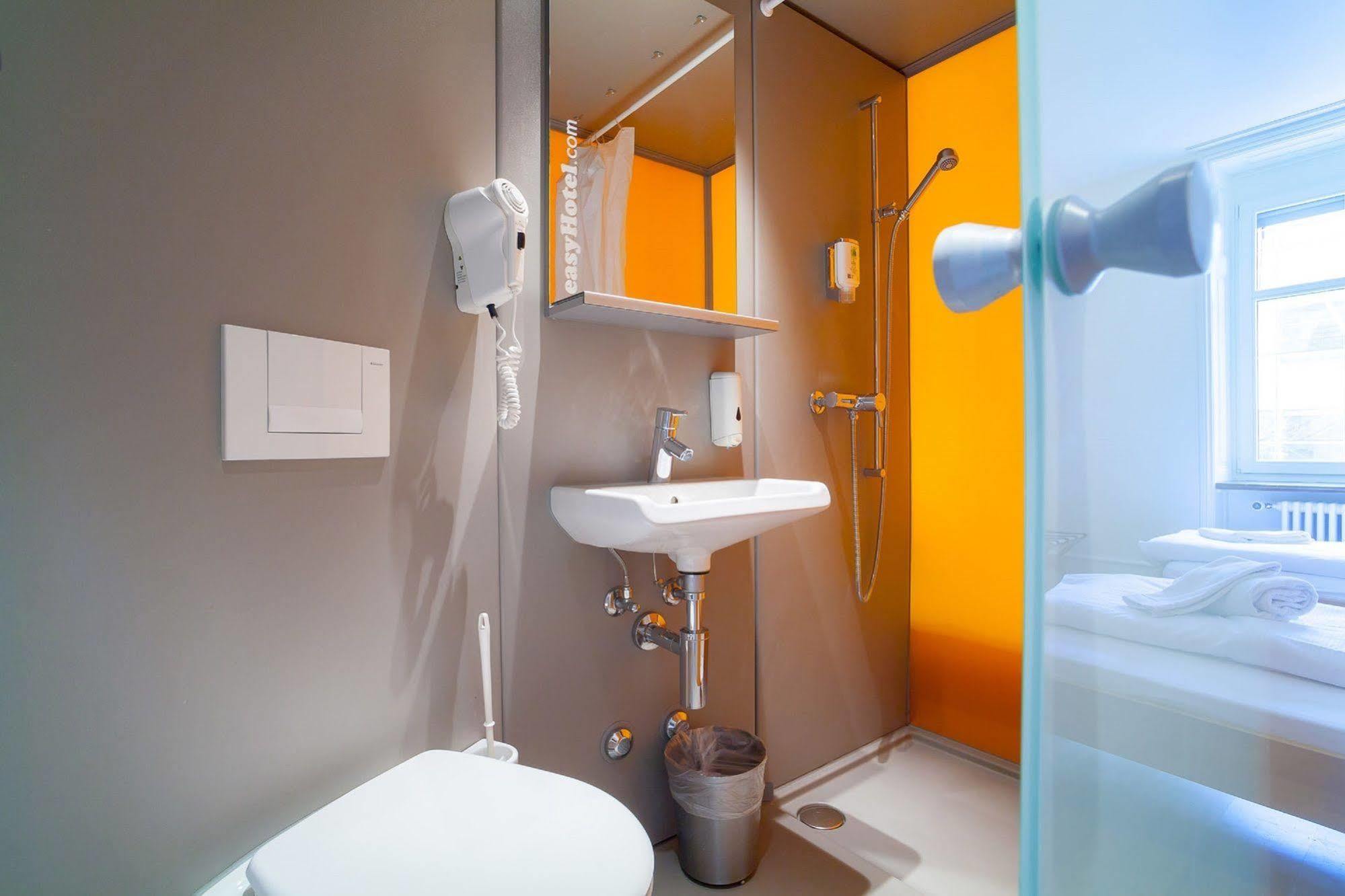 Easyhotel - Self Service And Self Check-in Basileia
