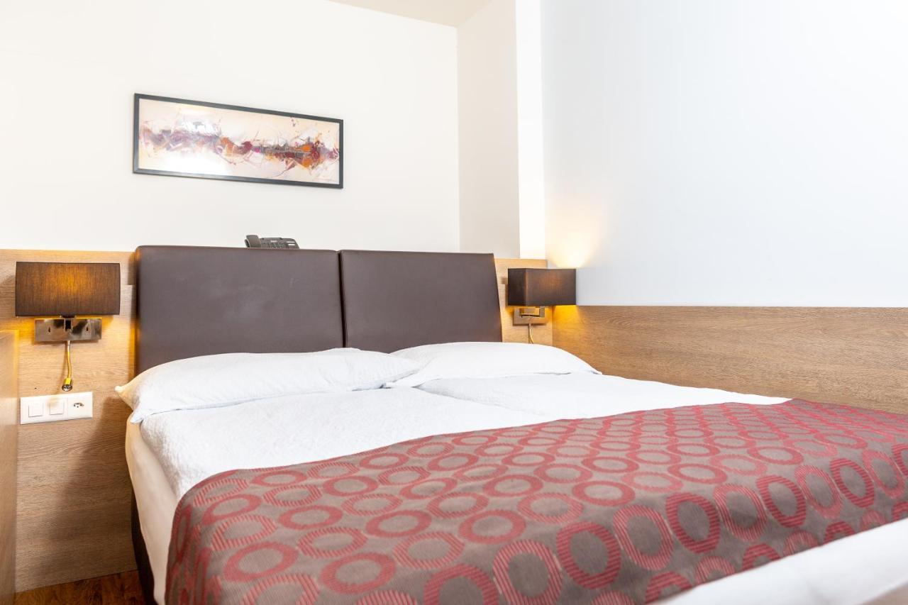 Budget Alexander Hotel 3*