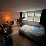 Cozy New Flat 40Sqm, Onfront Busstation, 10Min To Centre