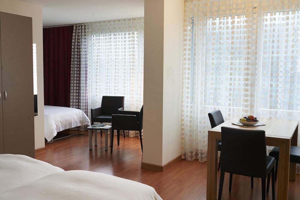 Du Commerce Hotel