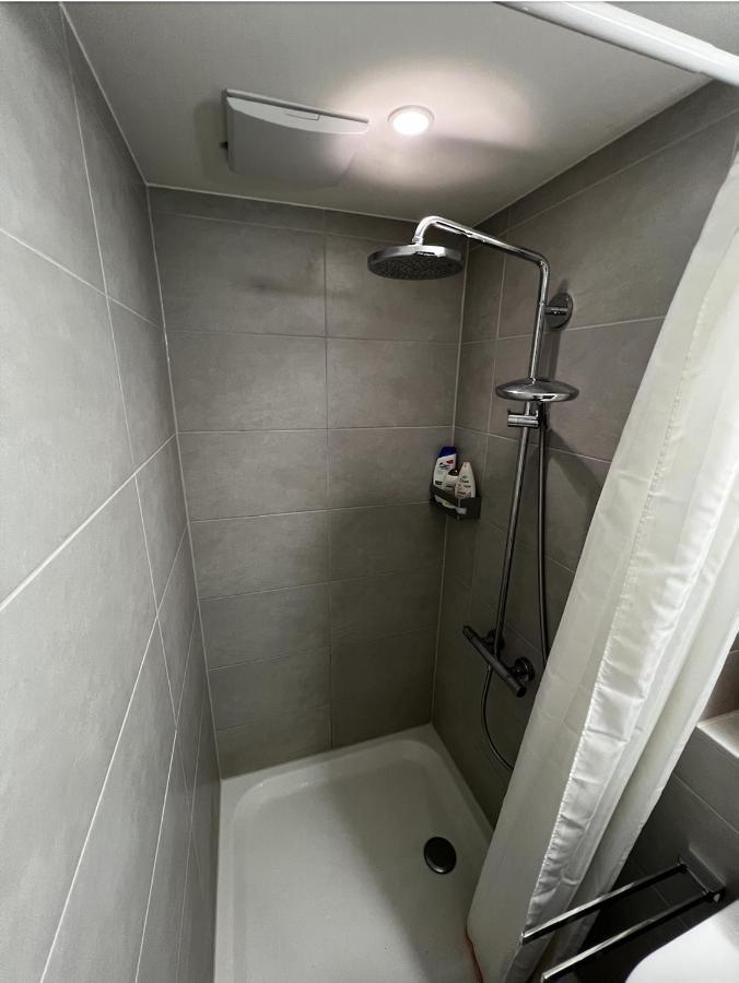 Cozy New Flat 40sqm, Onfront Busstation, 10min To Centre