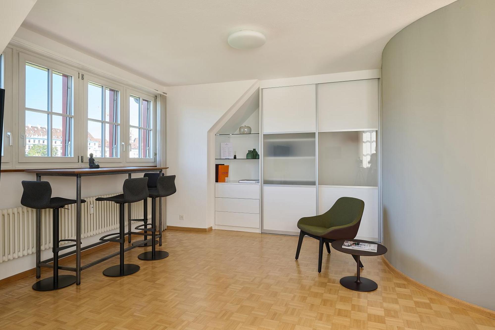 Riverside Apartment *