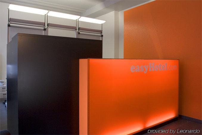 Easyhotel - Self Service And Self Check-in Hotel Bâle