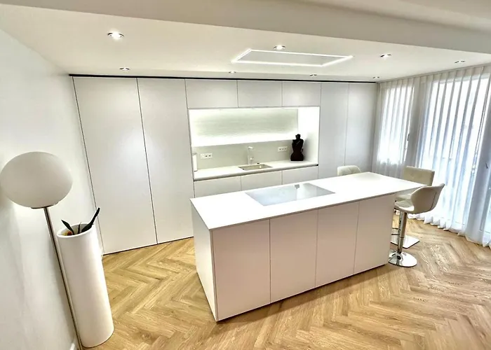 Modern 100M2, Treadmill Yoga Matts, 2 Balconies 5Min To Main Station - 10Min To City