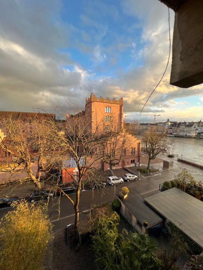 Komfortables Im Herzen Von Mit Sicht Auf Den Rhein Basel