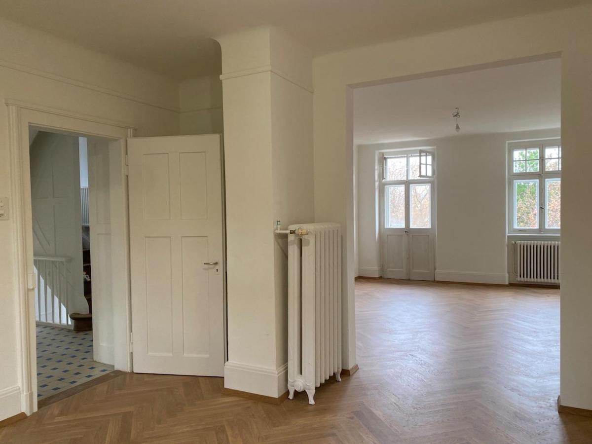 Villa 4 Story, 12 Beds, Near Eurovision Contest *