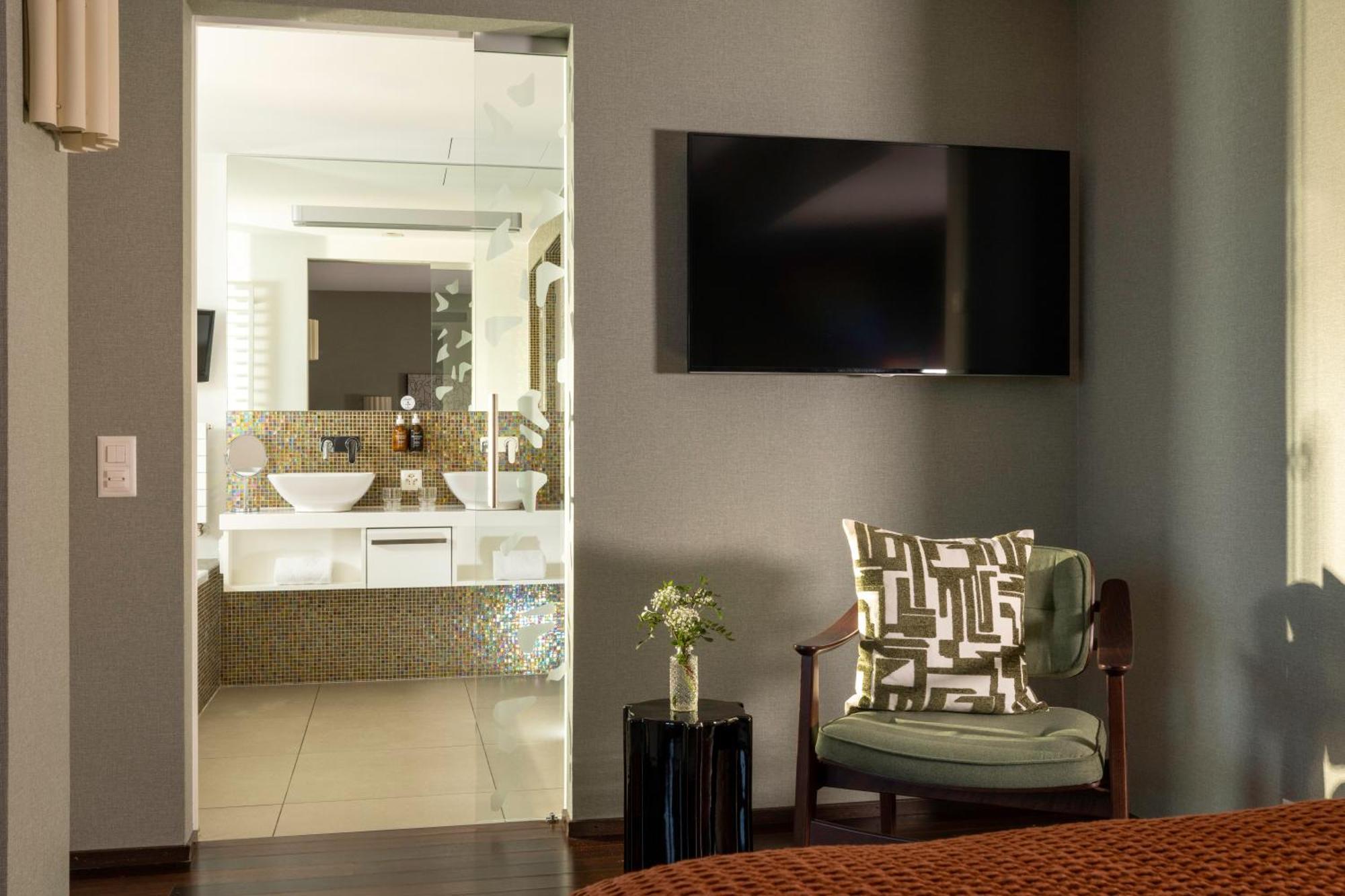D - - Fully Renovated 2025 Hotel