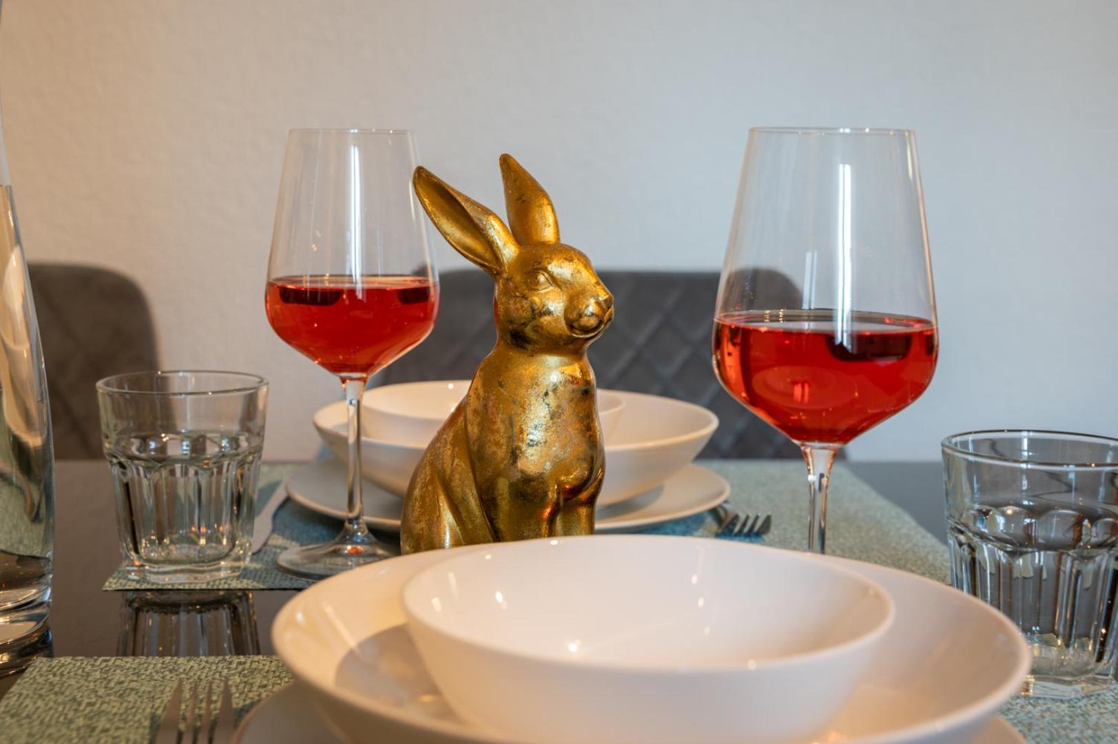 Apartment Special Roger F Rabbit 2 Apartment, Roche Towers, 10-star Basel