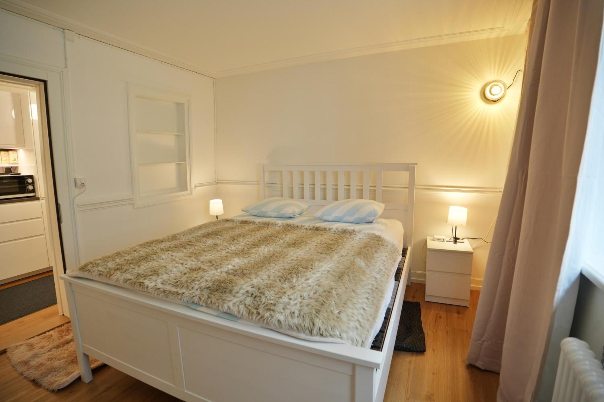 Cozy Center, 4 Bedroom- 120sq, 5min Walk To Main Station Apartment