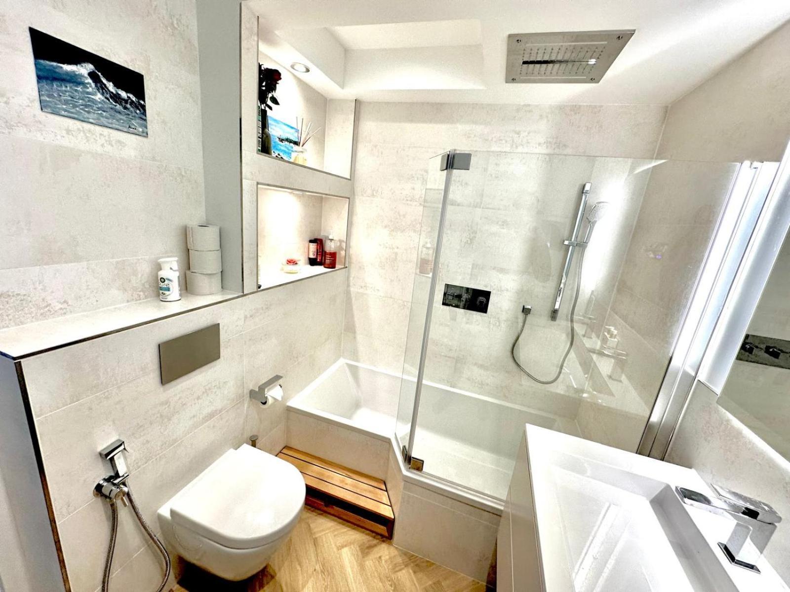 Modern 100m2, Treadmill Yoga Matts, 2 Balconies 5min To Main Station - 10min To